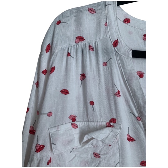 Torrid Women's Harper Blouse Sz 2 (2X) Lips Lollipops Partial Henley Top - Picture 6 of 6